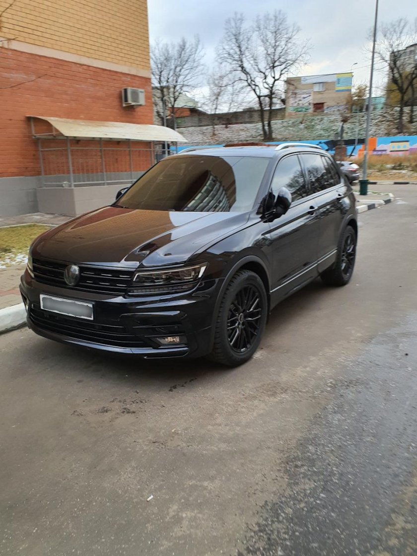 Volkswagen Touareg 2 Black Tuning