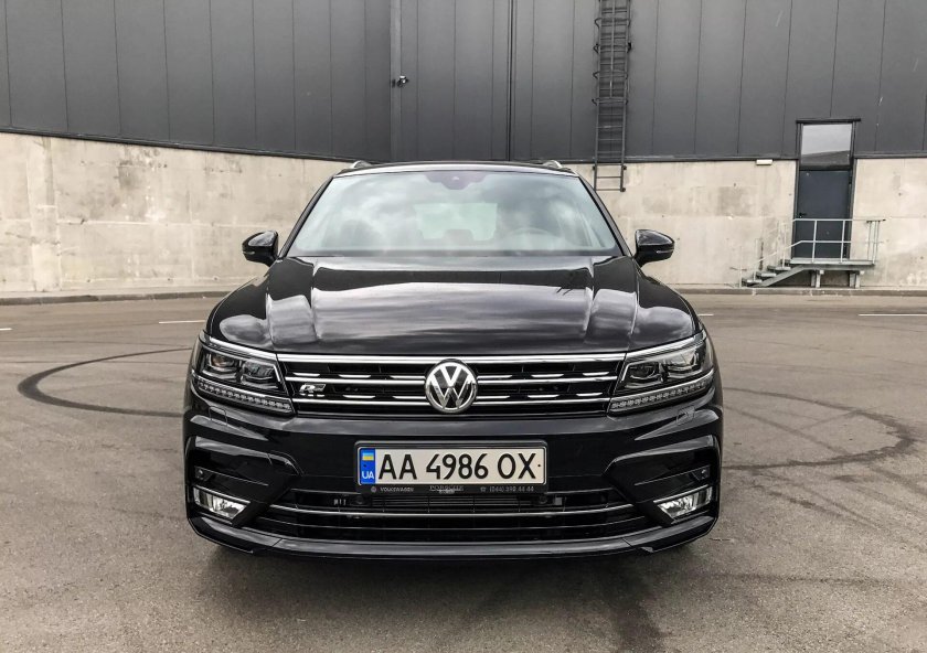 VW Tiguan r line черный