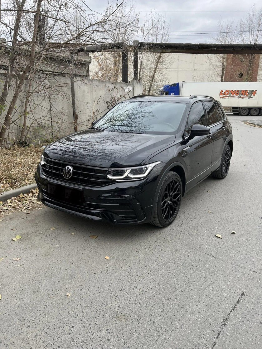 Черный Тигуан тонированный