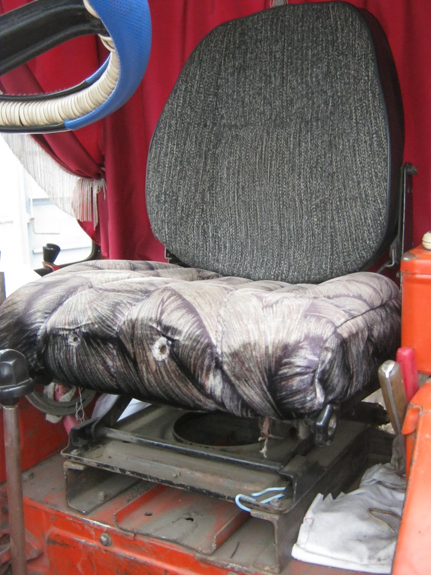 Пассажирское сиденье на т 25