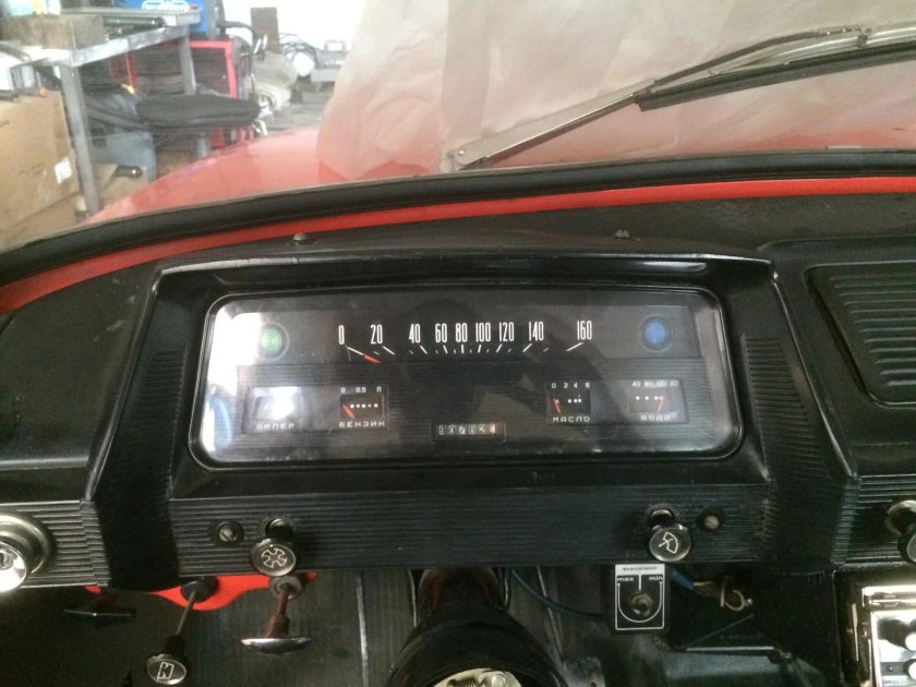 Приборная панель москвич 2140