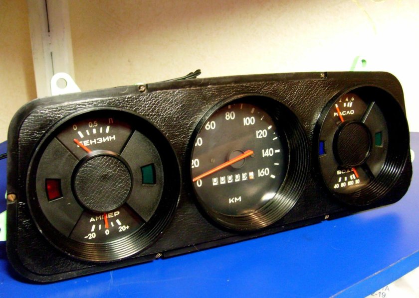 АЗЛК 2140 панель приборов