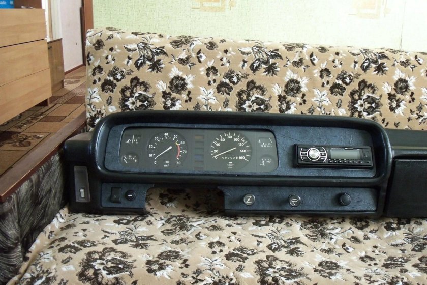 АЗЛК 2140 панель приборов