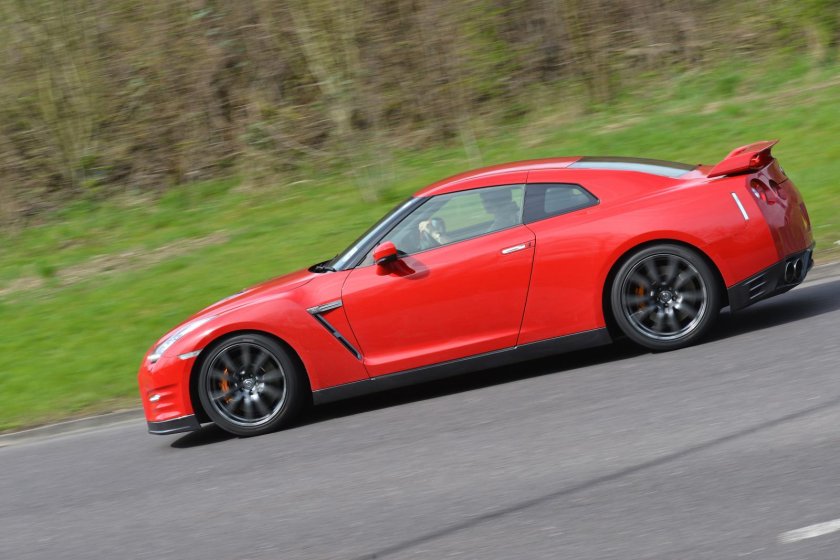 Ниссан 2 дверный спортивный