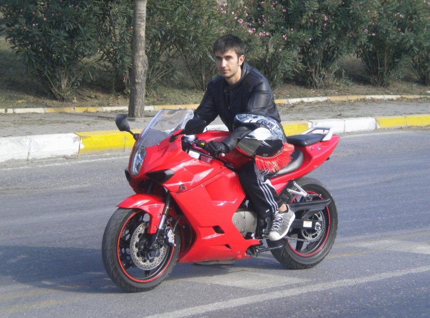 Мотоцикл красный