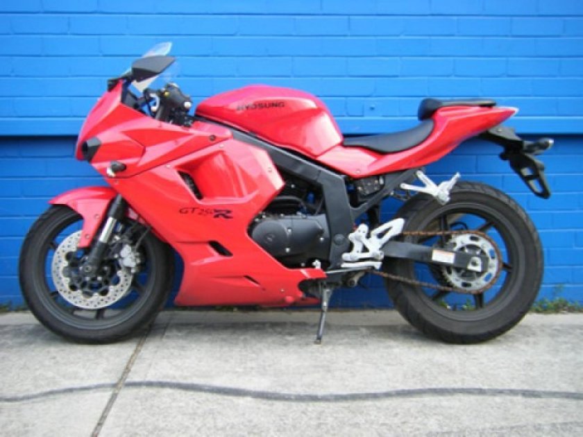 Hyosung gt250r