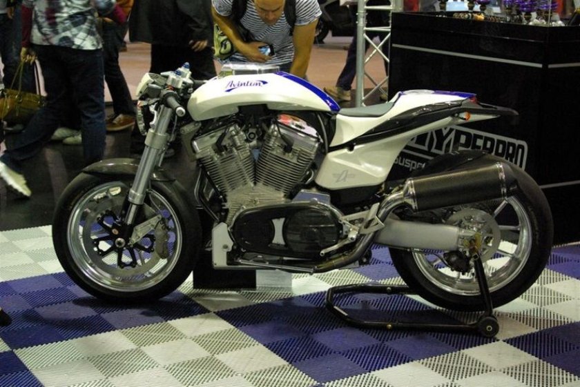 Мотоцикл Avinton Collector