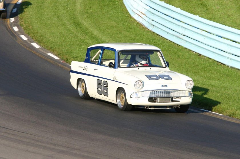 Ford Anglia 105e