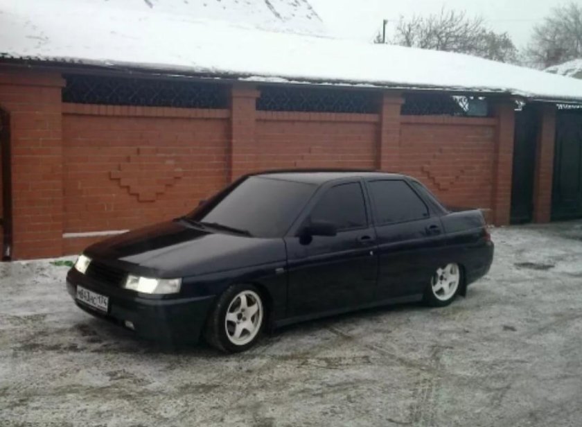 Затонированная ВАЗ 2110 черная