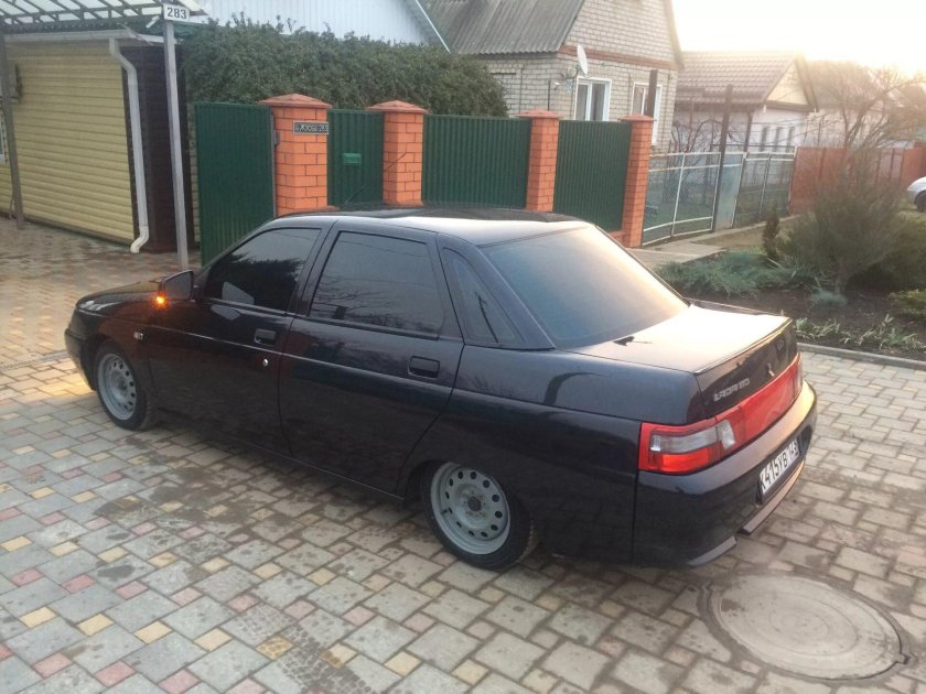 ВАЗ 2110 черная