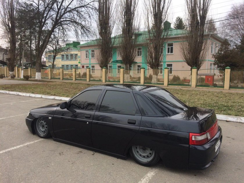 ВАЗ 2110 черная опер