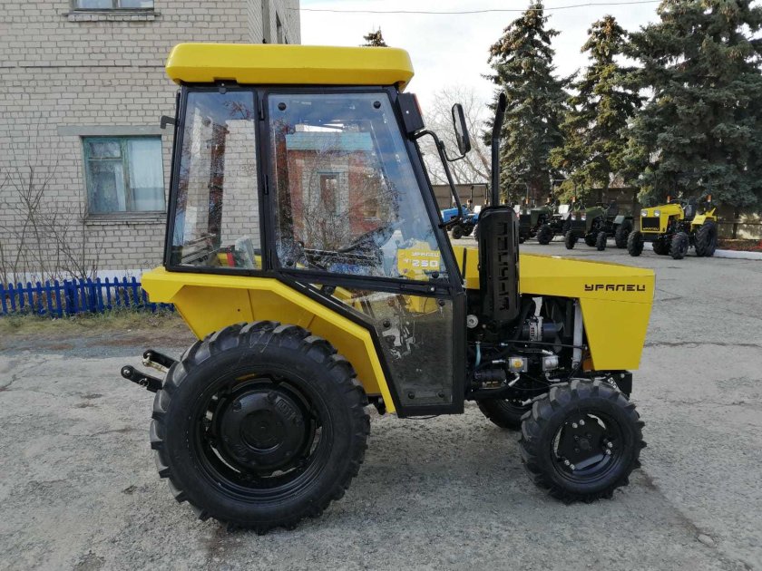 Уралец 2204 с кабиной