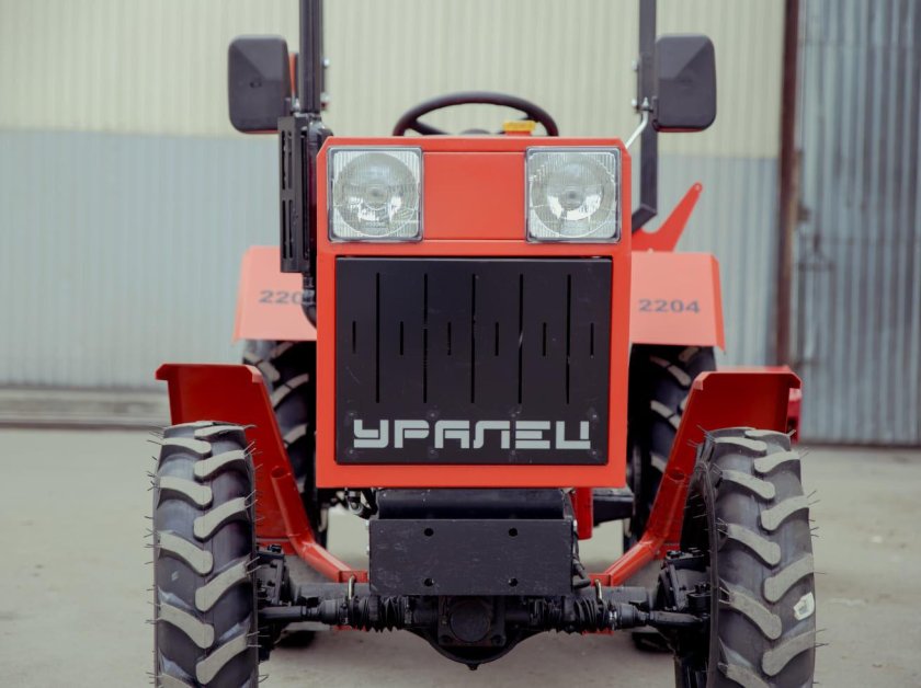 Трактор Уралец 304