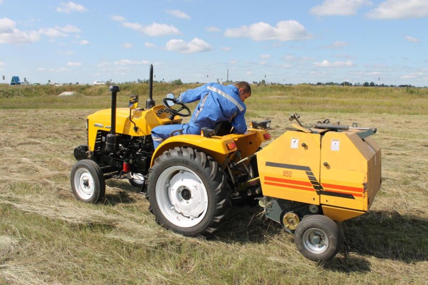 Пресс подборщик 0870 Уралец