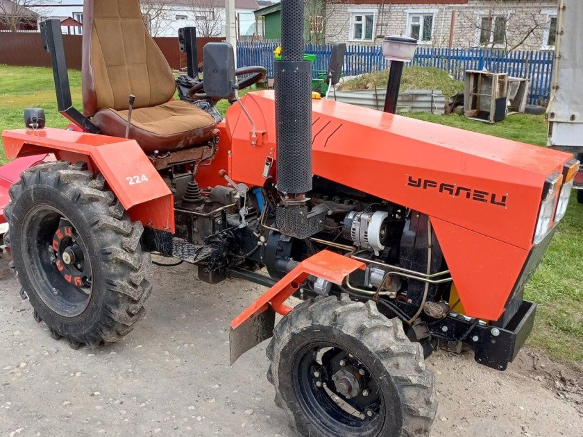 Трактор Уралец 2204