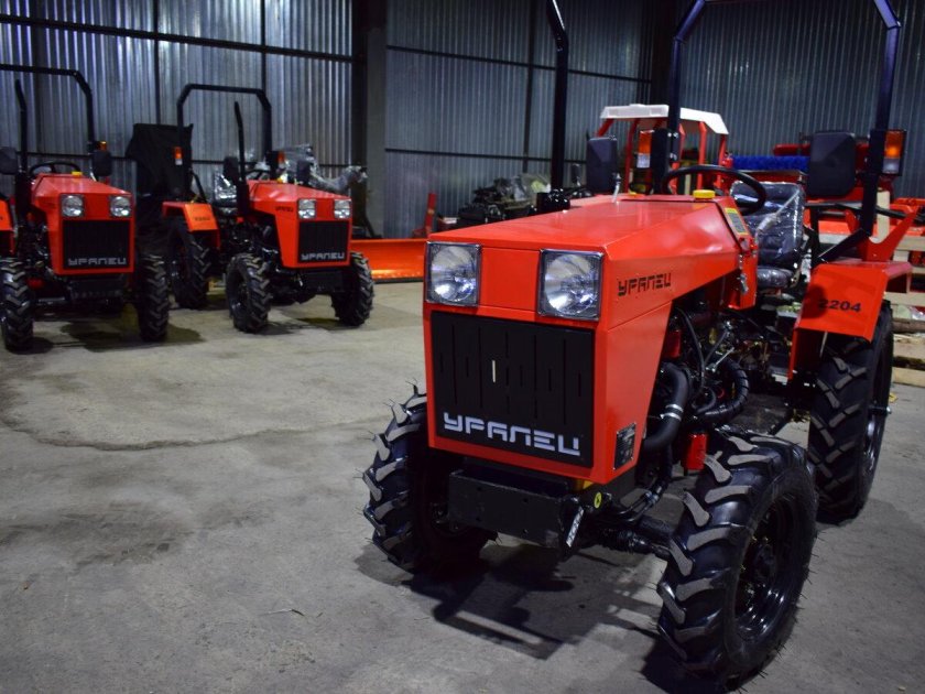Трактор Уралец 2204