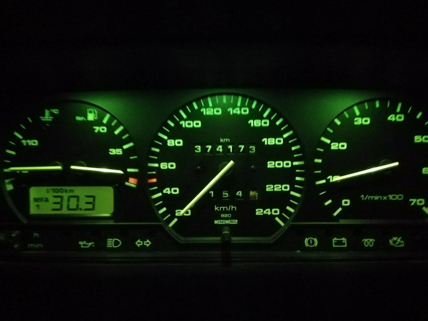 Лампы в подсветке приборной панели Пассат б3