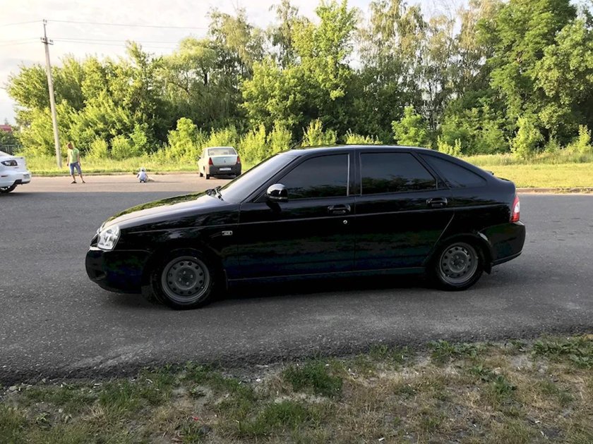 ВАЗ Приора черная тонированная