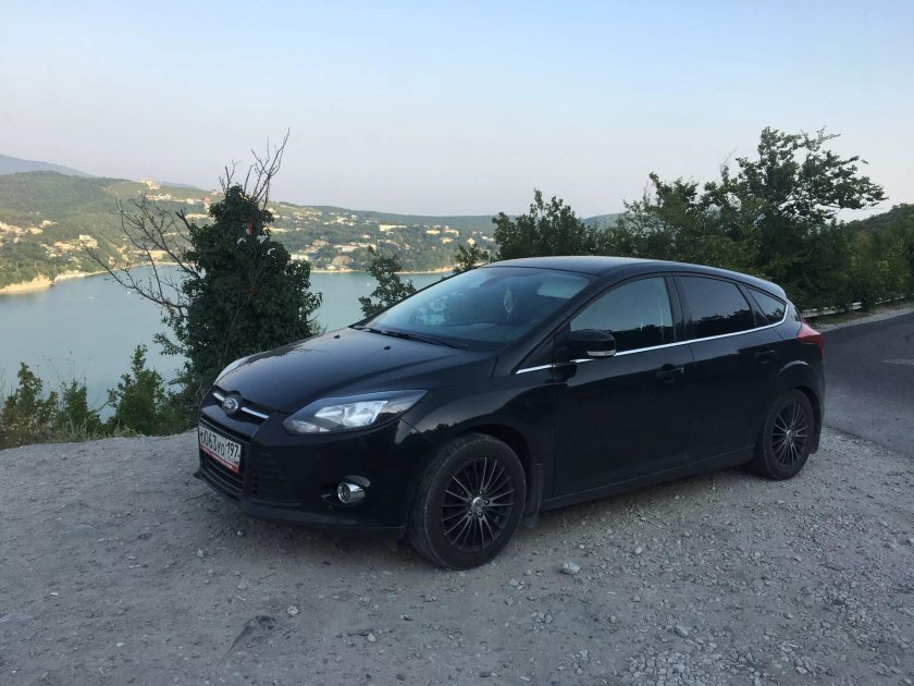Форд фокус хэтчбек черный 2012