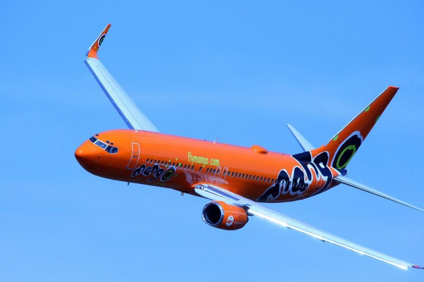 Оранжевый самолет авиакомпания