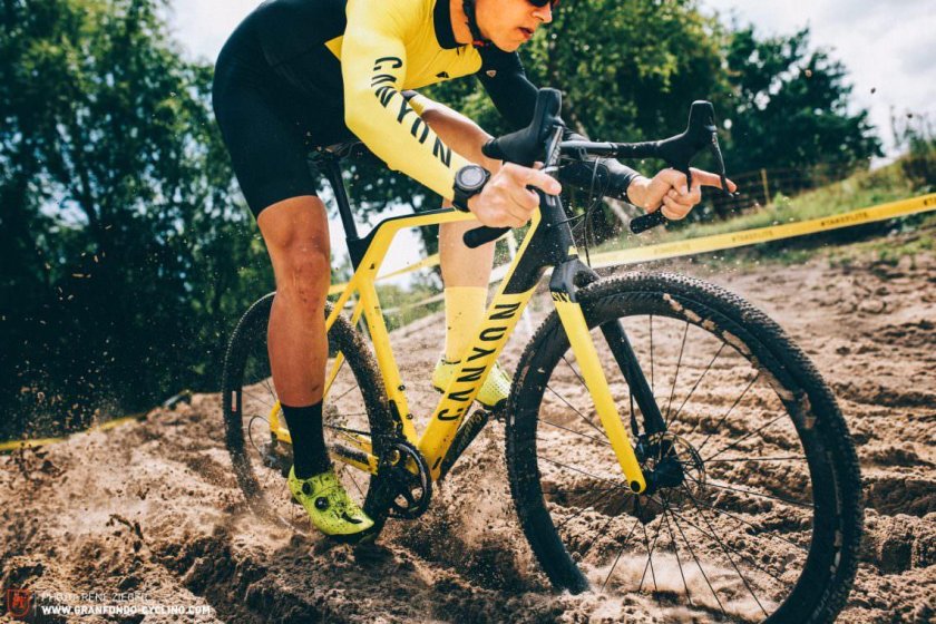 Canyon Inflite CF SLX