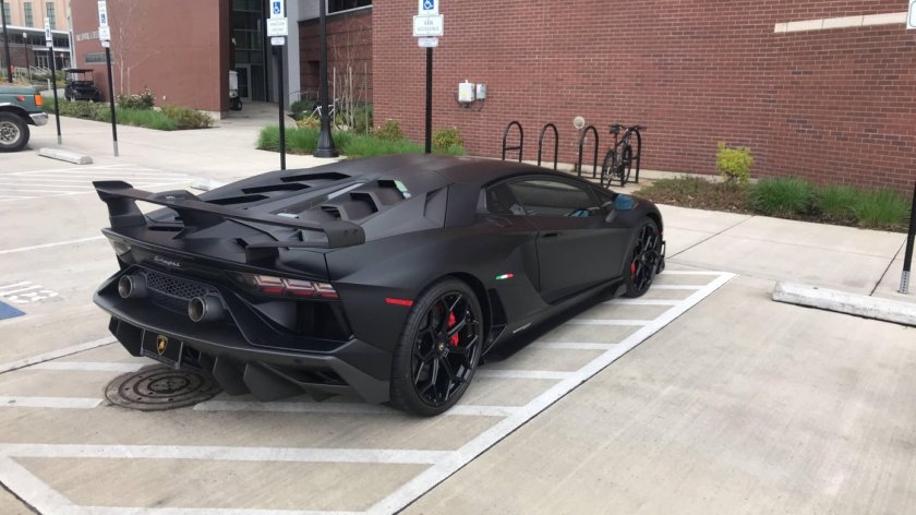Lamborghini Aventador SVJ черный