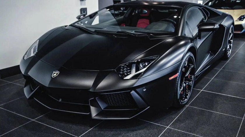 Ламборджини авентадор черный