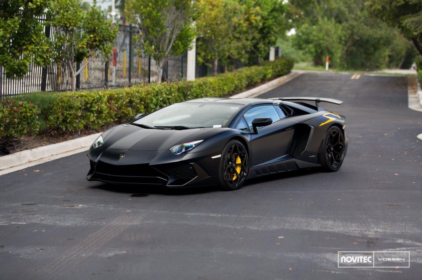 Lamborghini Aventador SV черный