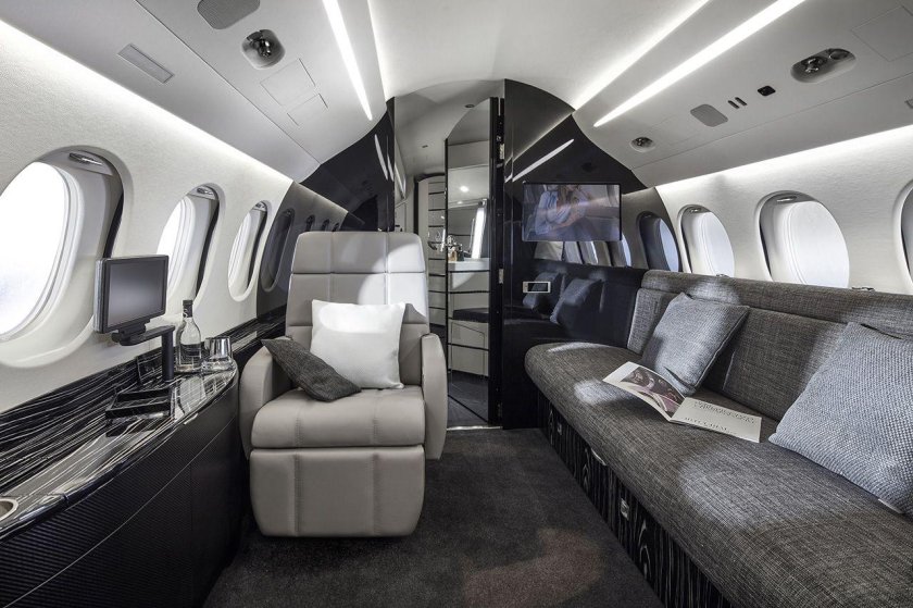 Бизнес Джет Falcon 8x