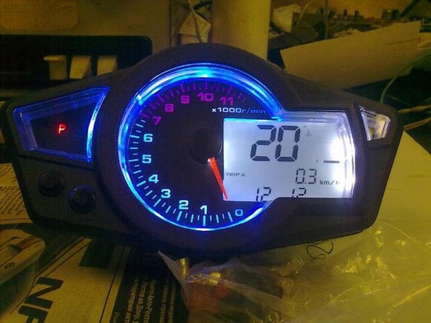 Приборная панель на мотоцикл