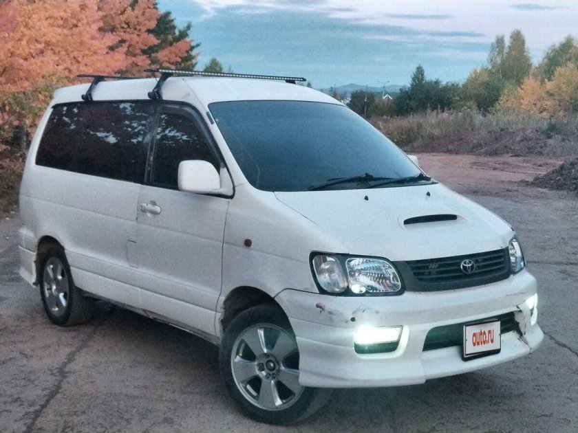 Ниссан Серена 2000