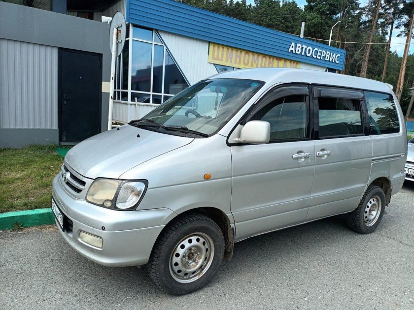 Тойота таун айс ноах