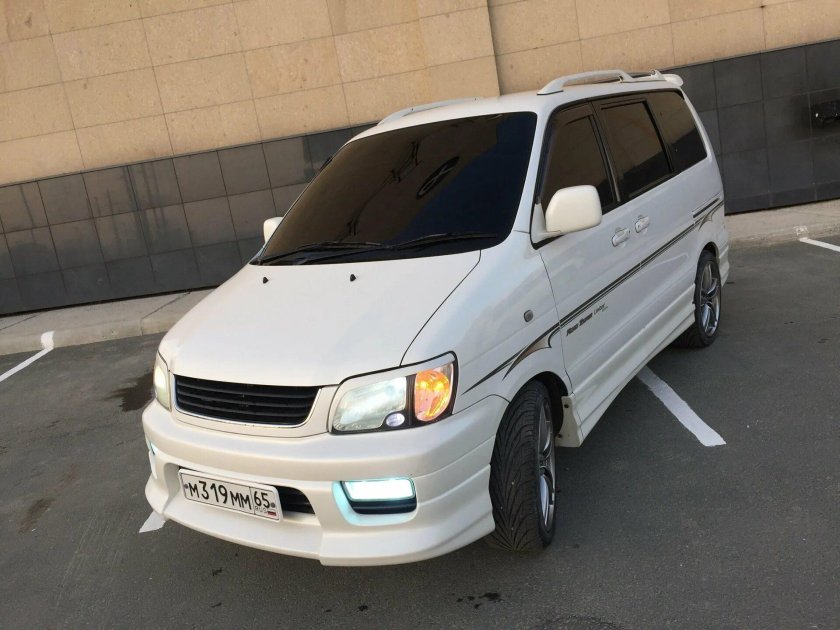 Toyota Lite Ace Noah