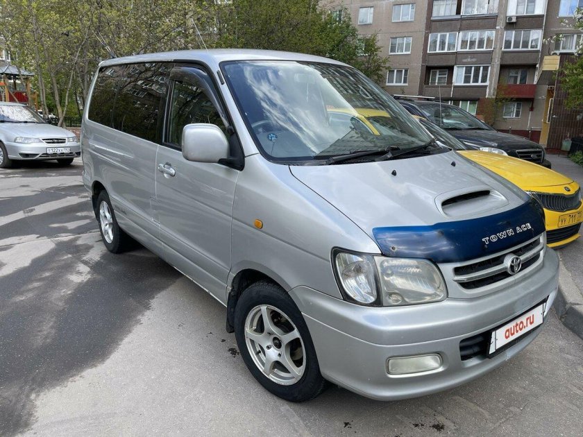 Тойота таун айс ноах