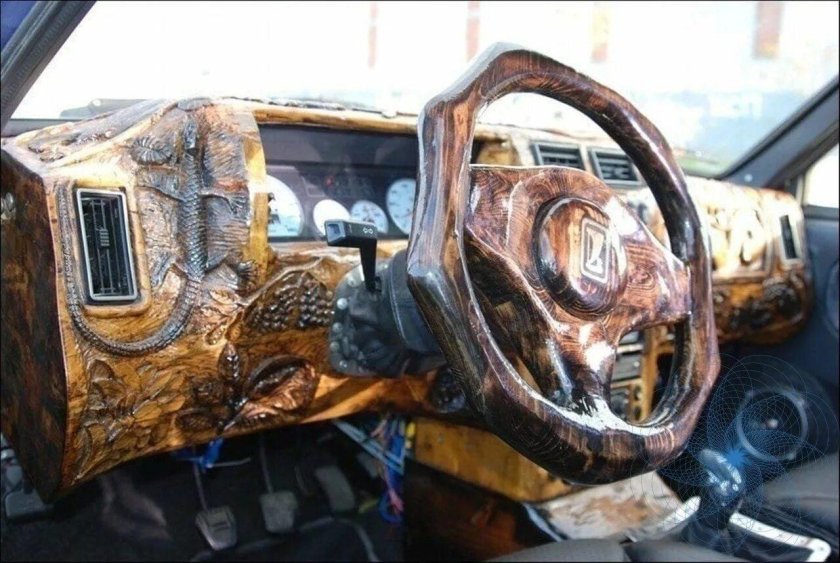 Деревянный салон