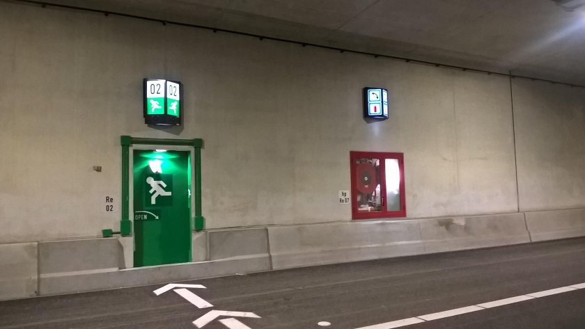 Аварийный выход в тоннеле