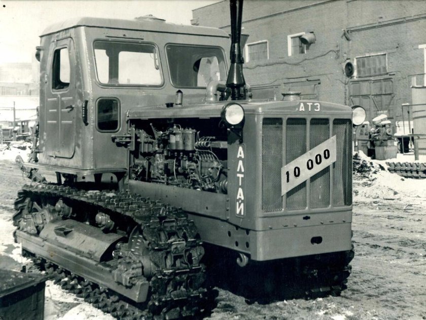 Гусеничный трактор т4 Алтай