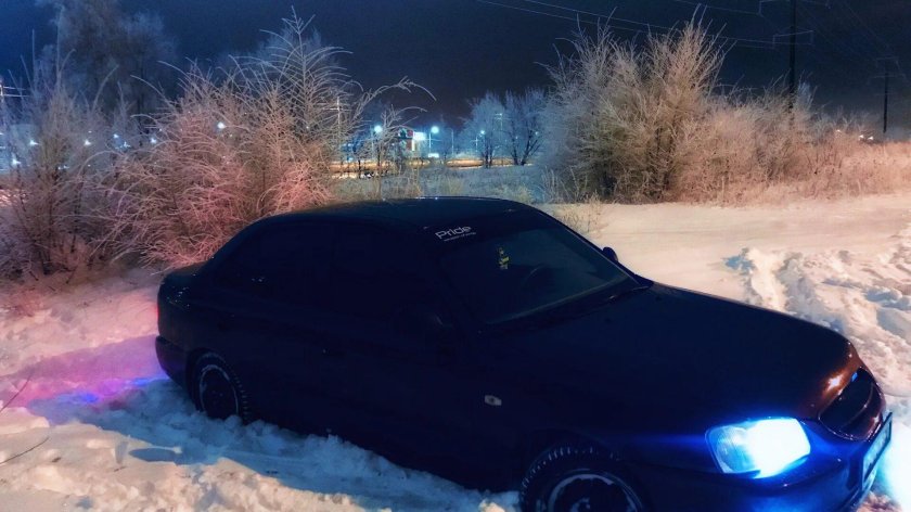 Hyundai Accent черный зимой