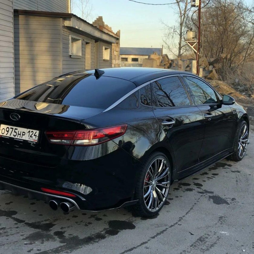 Kia Optima черная