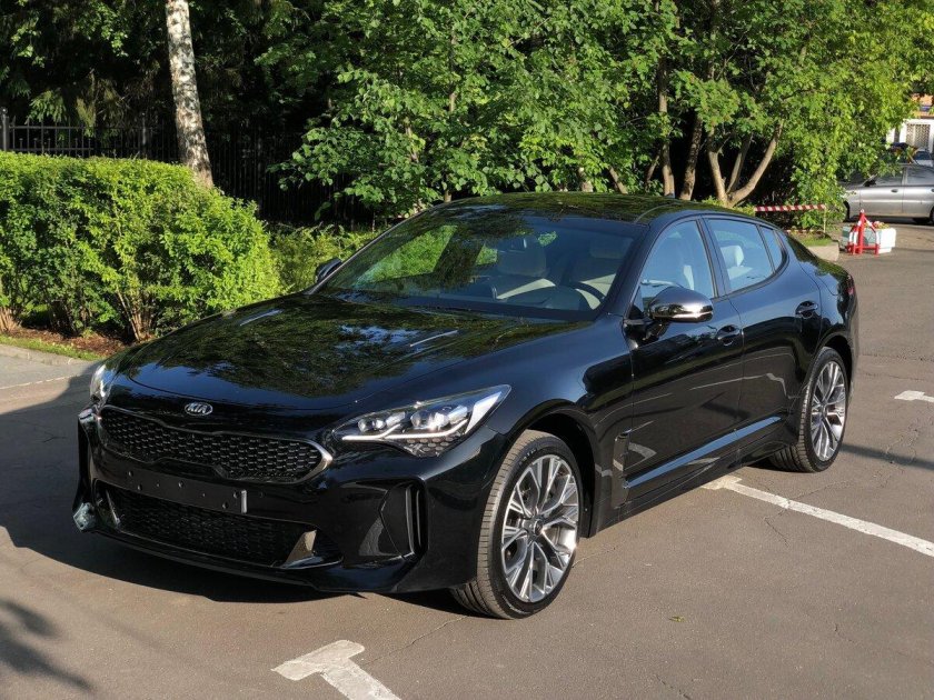 Kia Stinger черный