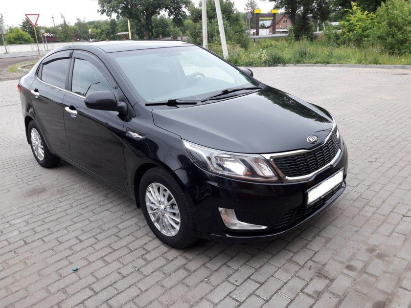 Kia Rio 2013 черная