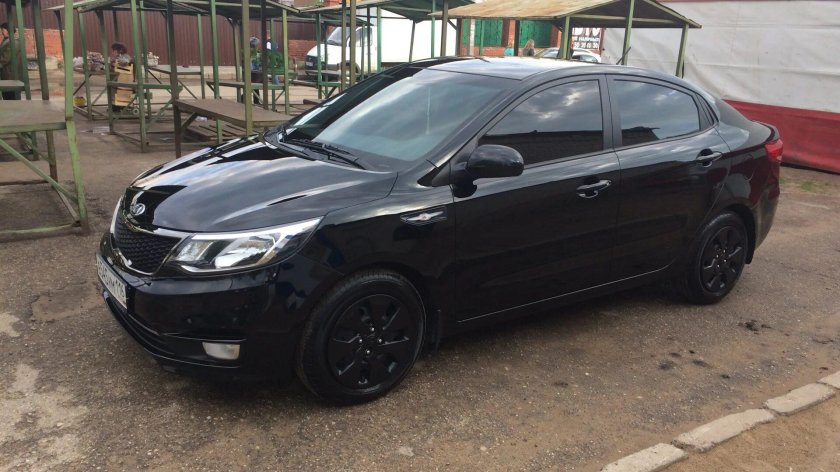 Киа Рио 3 черная на 17 дисках