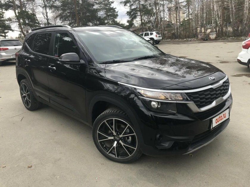 Kia Seltos черный