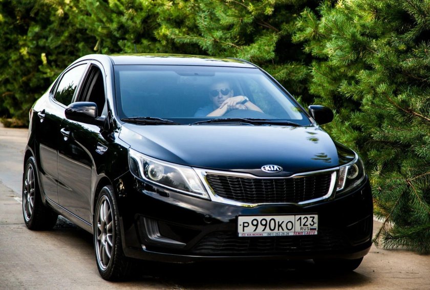 Kia rio черная