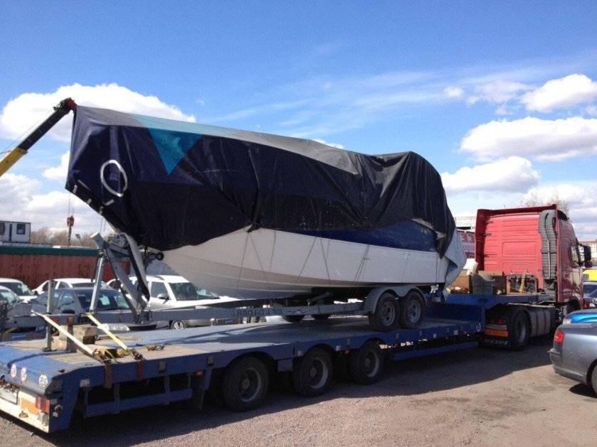 Перевозка катера на трале
