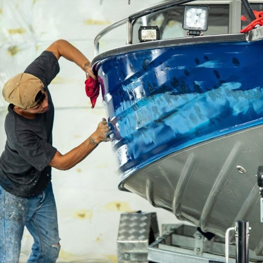 Покраска пластиковой лодки