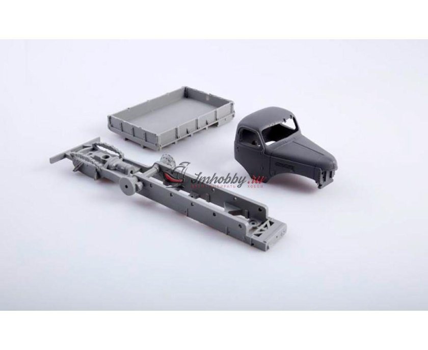 Сборная модель ЗИС-153 полугусеничный автомобиль