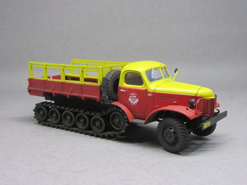 Полугусеничный грузовик