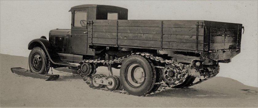 Полугусеничный грузовик ЗИС-33