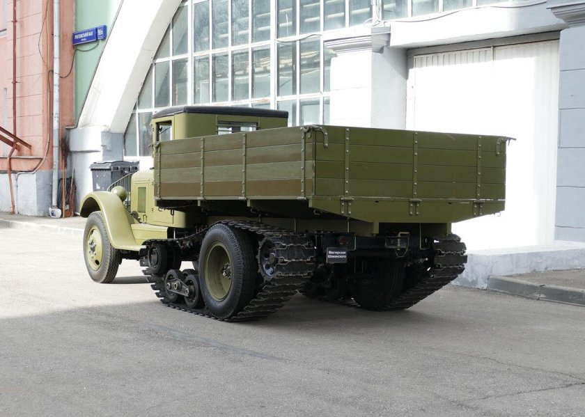 Полугусеничный грузовик зис-33